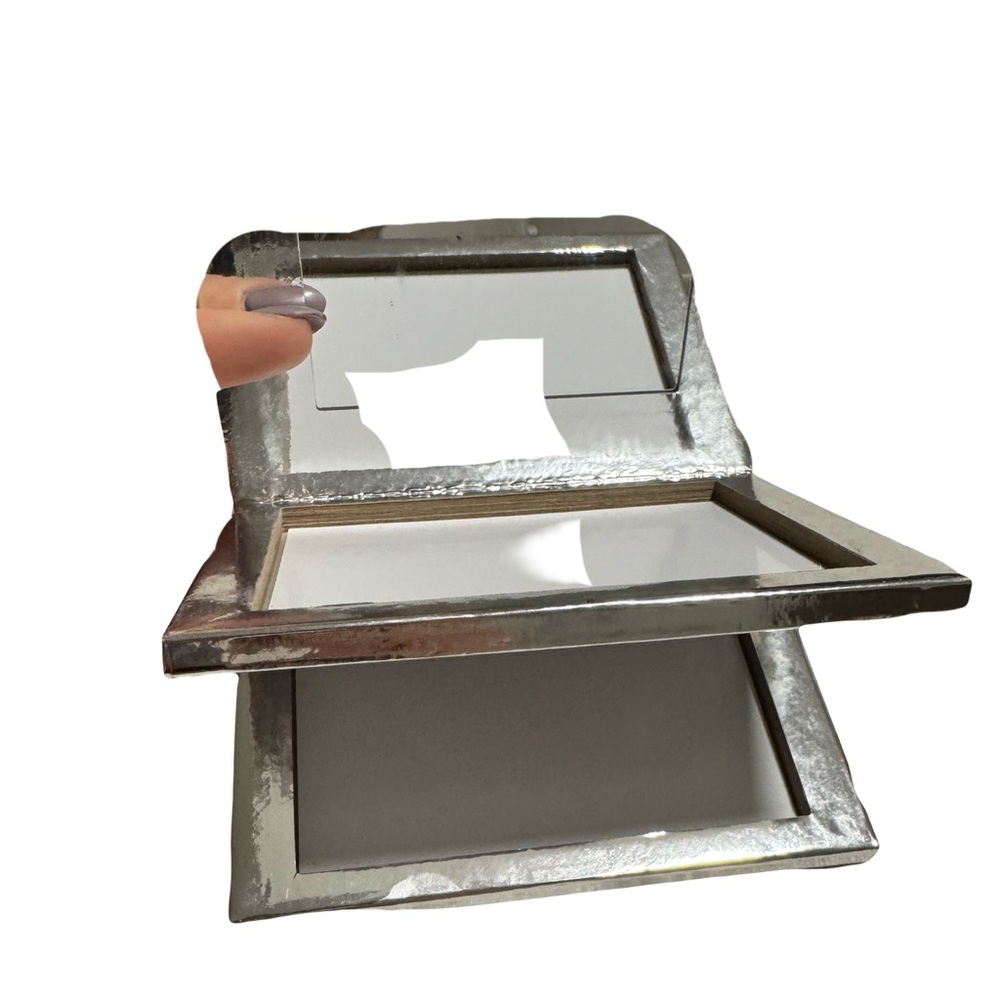 NEW Seint Silver Pallette - 12 tins
